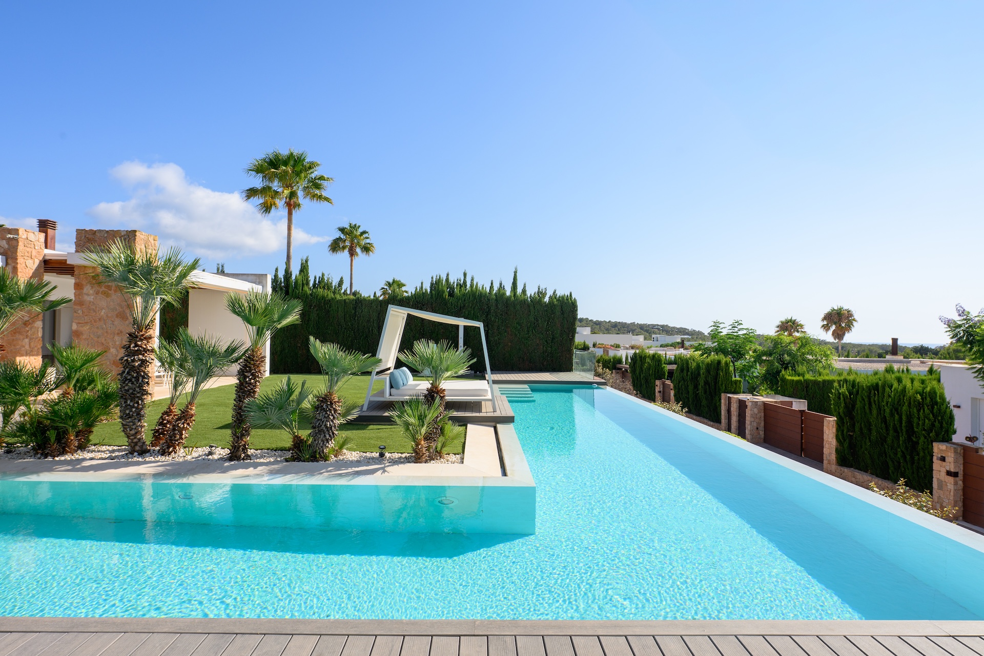 Resa Estates te koop sale Cala Comte main pool.jpg